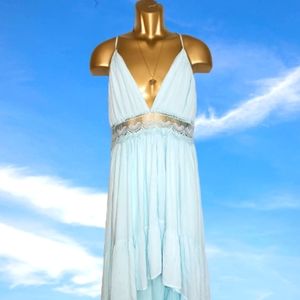 Elegant dress with lace and open back